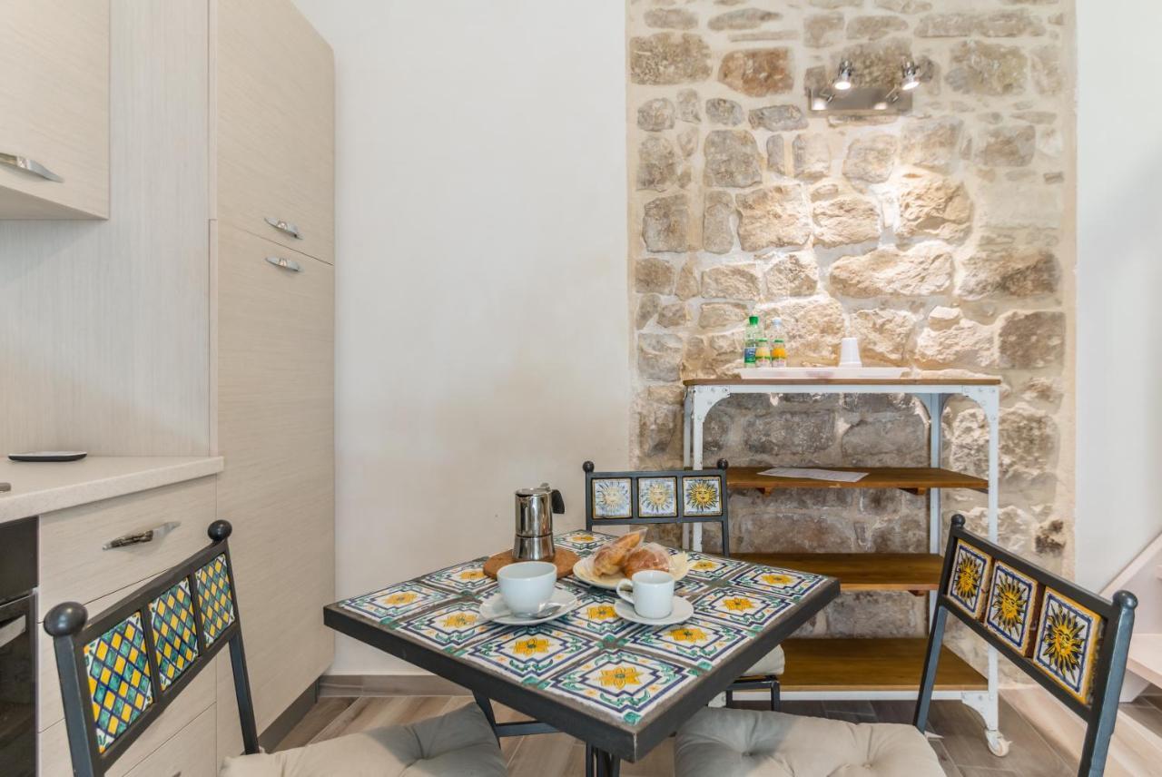 The Bell Appartement Comiso Buitenkant foto